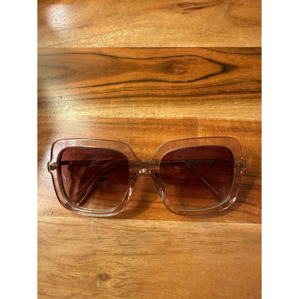 DIFF SANDRA Light Pink Crystal Dusk Gradient Oversized Sunglasses - Picture 3 of 6